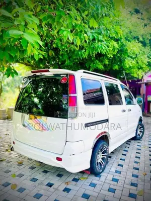 Toyota Noah 2000 Van (Used)