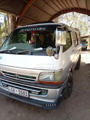 Toyota Dolphin 1992 Van (Used)