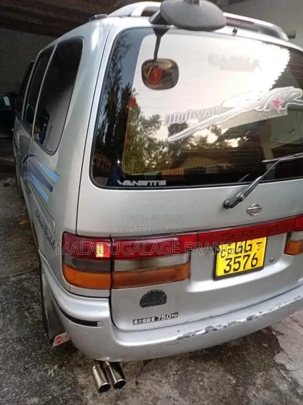 Nissan Serena 2001 Van (Used)
