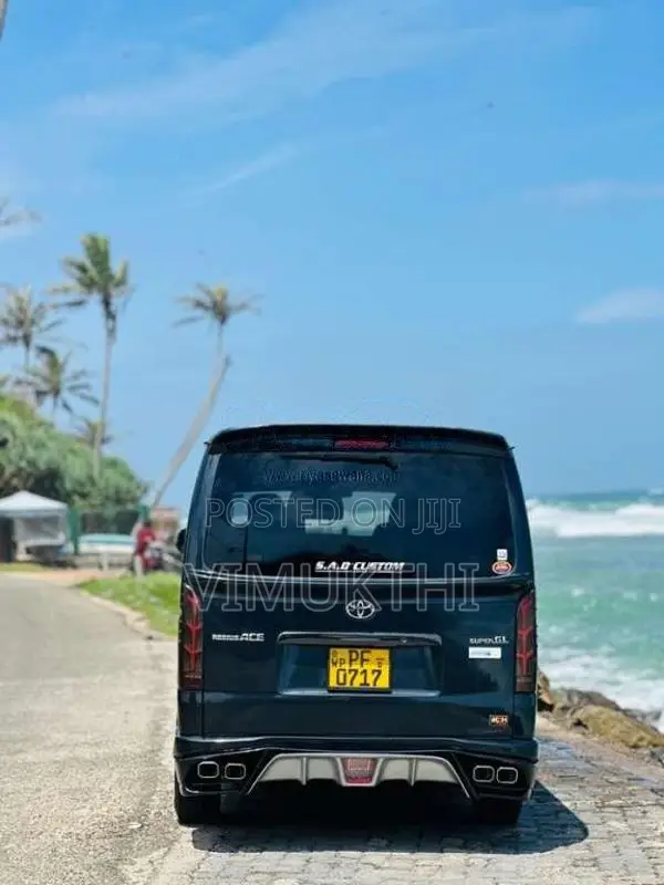 Toyota KDH 2006 Van (Used)