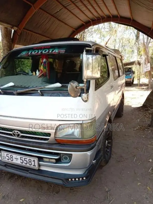 Toyota Dolphin 1992 Van (Used)