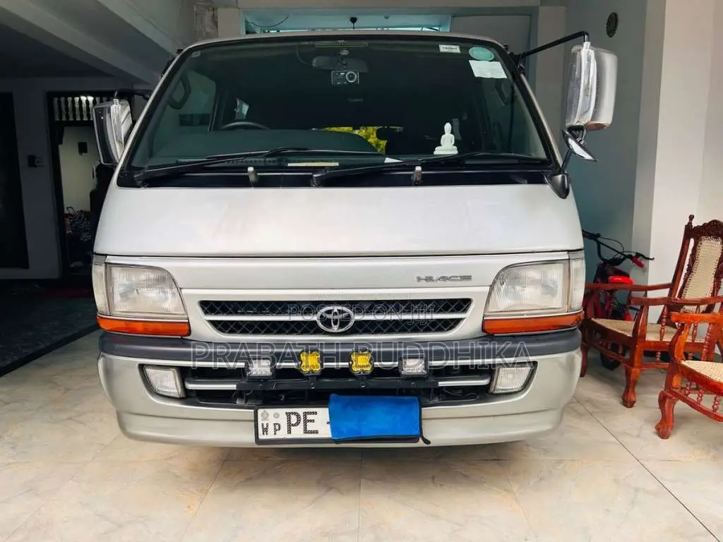 Toyota Dolphin 2003 Van (Used)