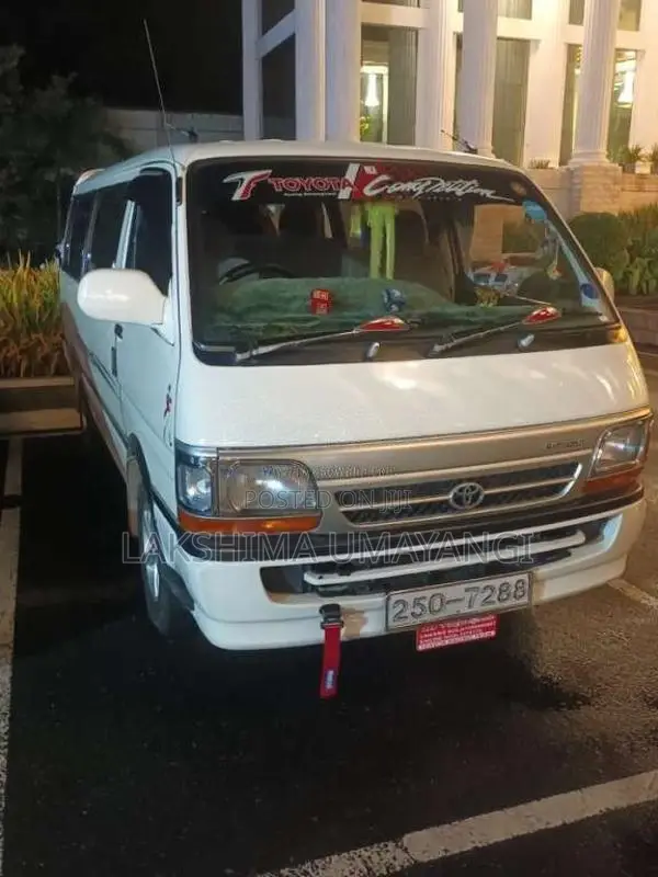 Toyota Dolphin 113 Long 1992 Van (Used)