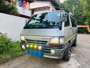 Toyota Dolphin 2003 Van (Used)
