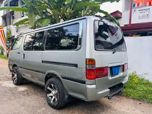 Toyota Dolphin 2003 Van (Used)