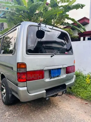 Toyota Dolphin 2003 Van (Used)
