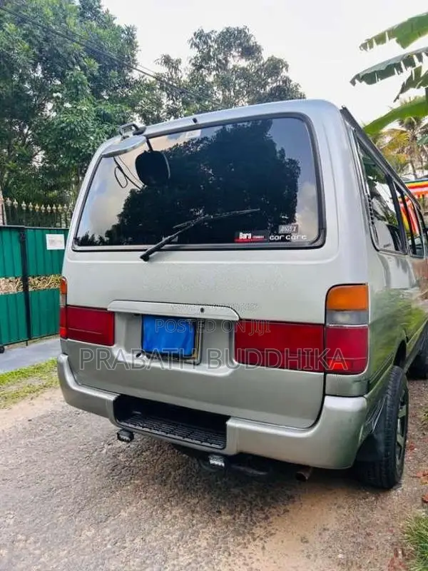 Toyota Dolphin 2003 Van (Used)