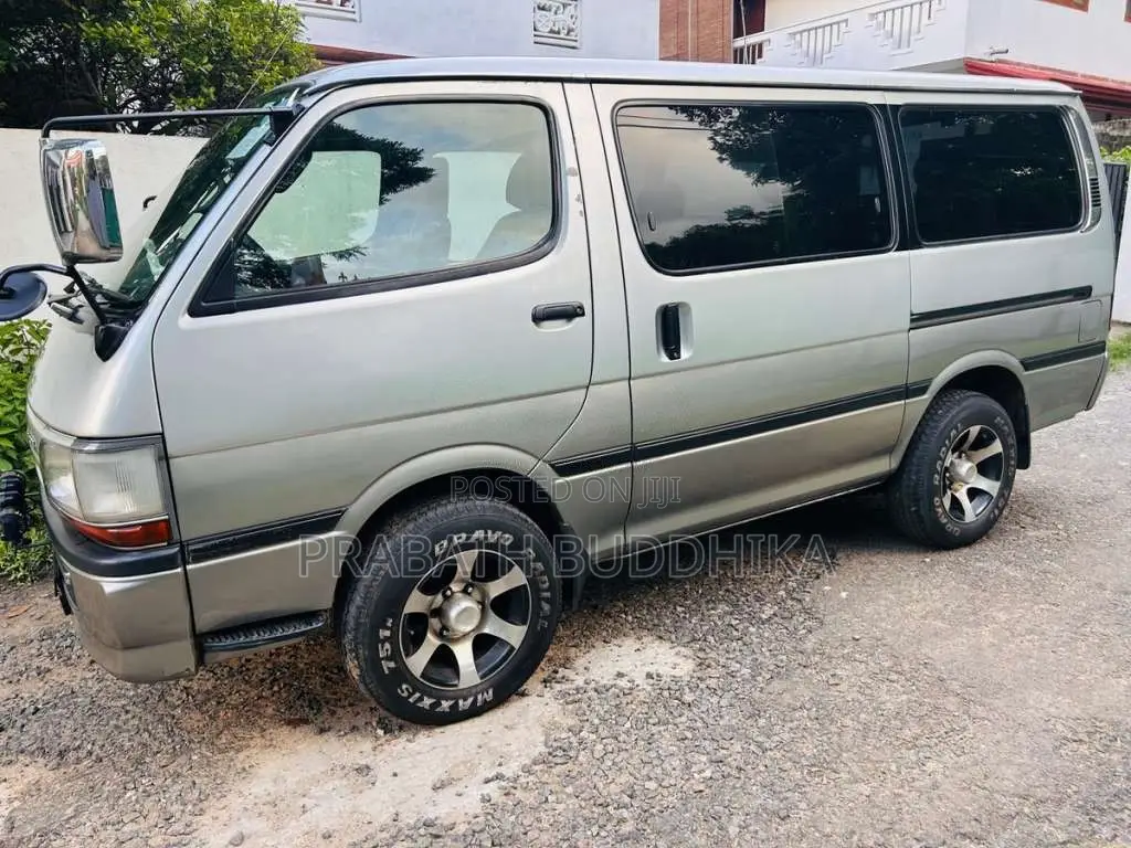 Toyota Dolphin 2003 Van (Used)