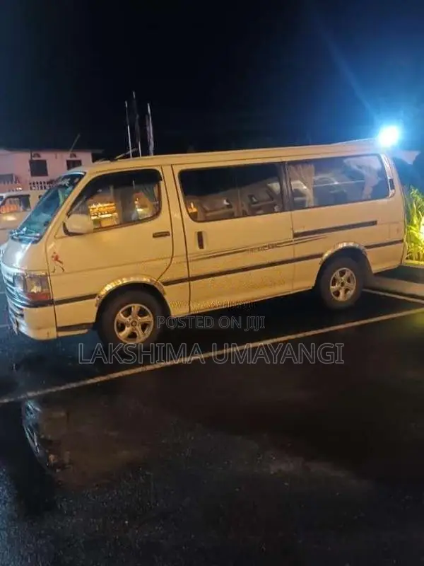 Toyota Dolphin 113 Long 1992 Van (Used)