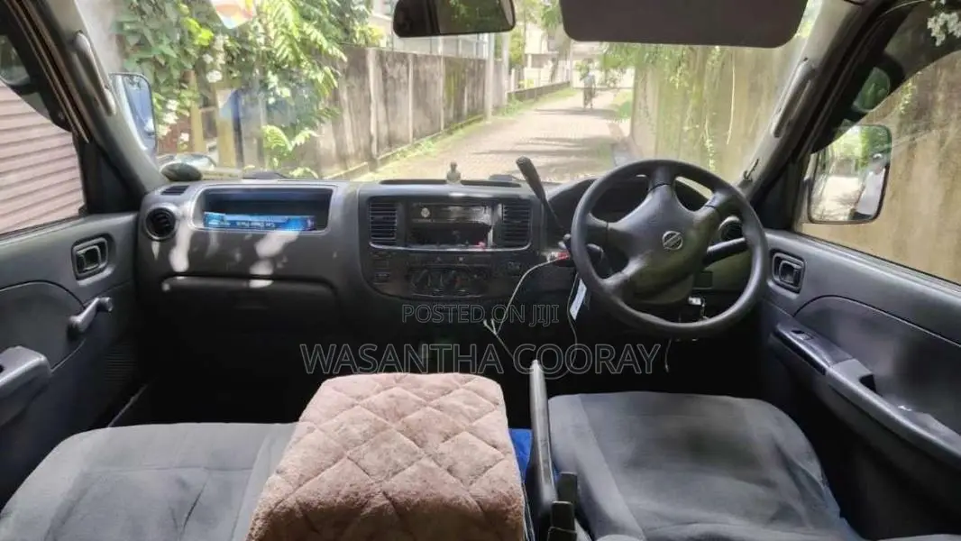 Nissan E25 2007 Van (Used)