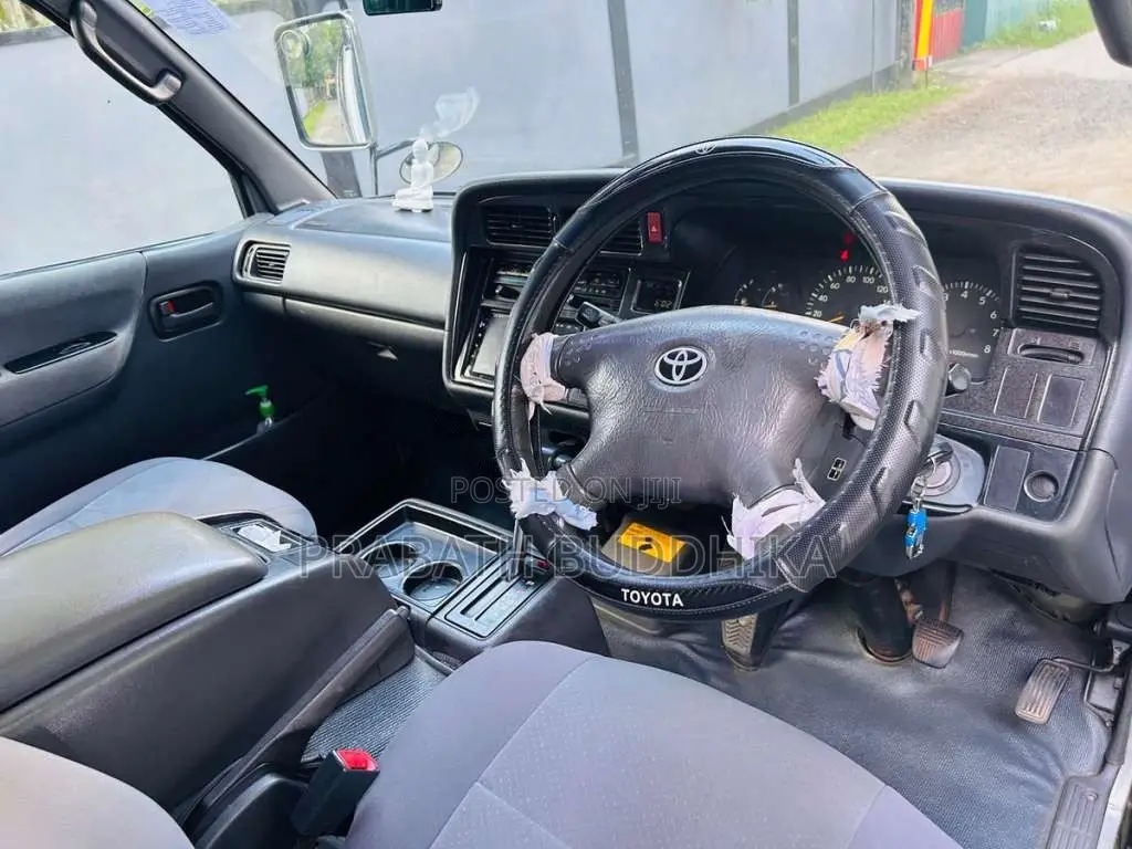 Toyota Dolphin 2003 Van (Used)