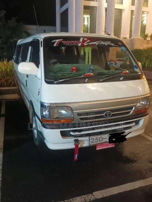 Toyota Dolphin 113 Long 1992 Van (Used)