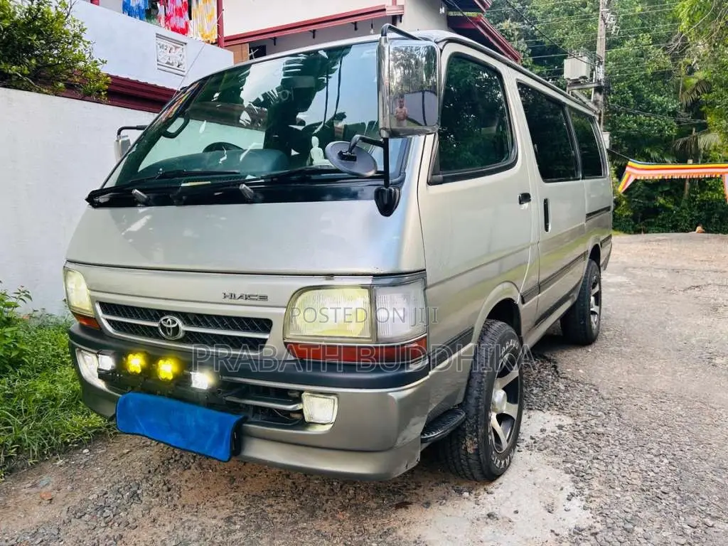 Toyota Dolphin 2003 Van (Used)
