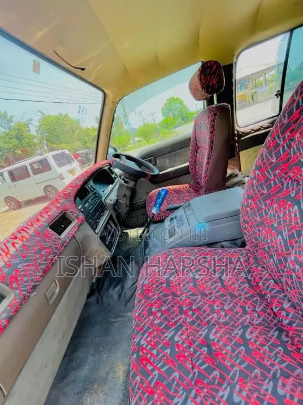 Nissan Caravan 1986 Van (Used)