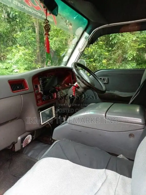 Nissan Caravan 1996 Van (Used)