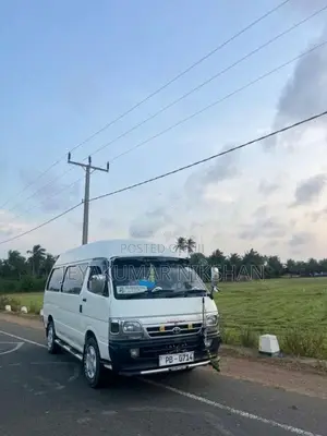 Toyota Dolphin 2001 Van (Used)