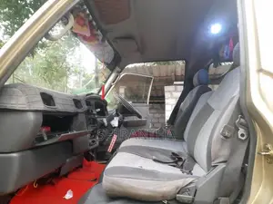 Nissan Caravan 2000 Van (Used)