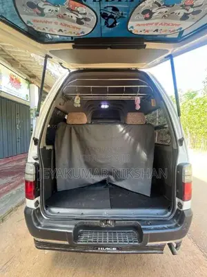 Toyota Dolphin 2001 Van (Used)