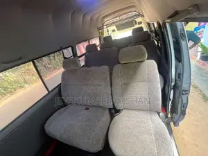 Toyota Dolphin 2001 Van (Used)