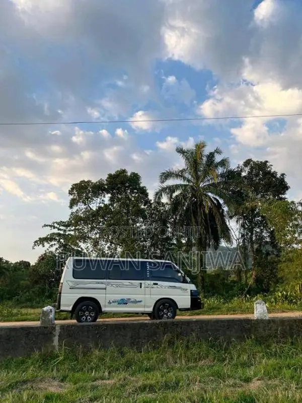 Mitsubishi PO5 2004 Van (Used)