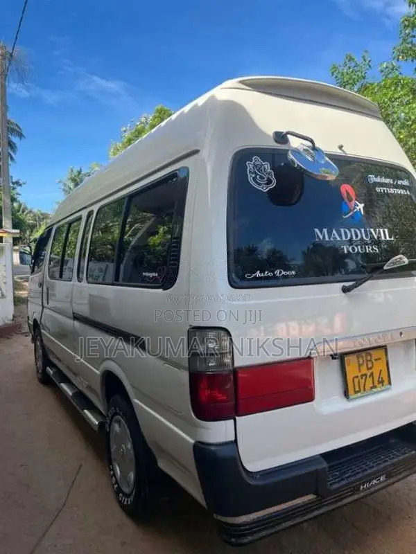 Toyota Dolphin 2001 Van (Used)