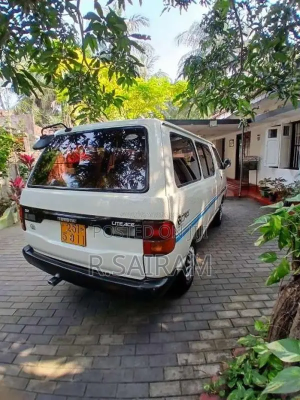 Toyota Lotto CR27 1998 Van (Used)
