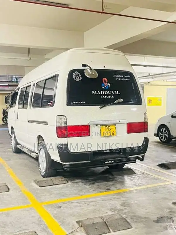 Toyota Dolphin 2001 Van (Used)