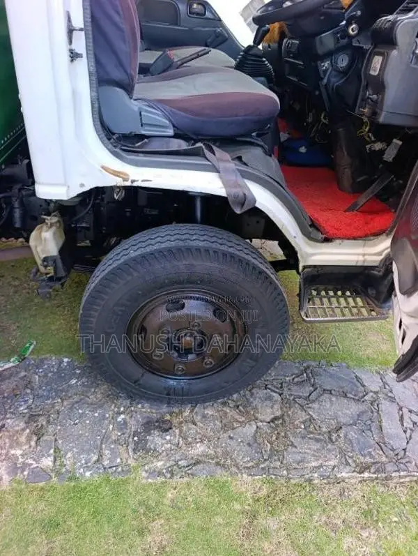Isuzu NPR75L 2004 Lorry (Used)