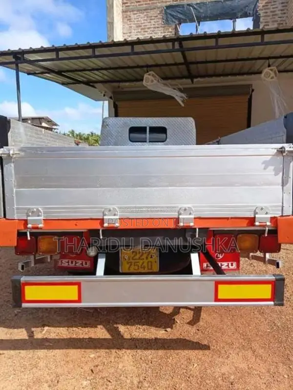 Isuzu ELF 1994 Lorry (Used)