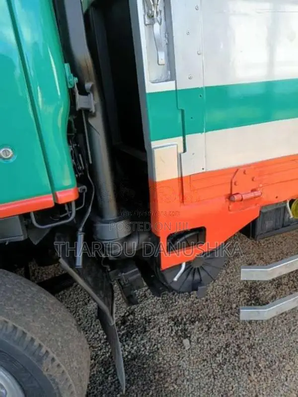 Isuzu ELF 1994 Lorry (Used)