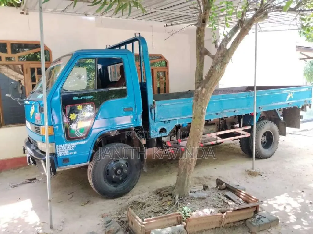 Isuzu NPR 1987 Lorry (Used)