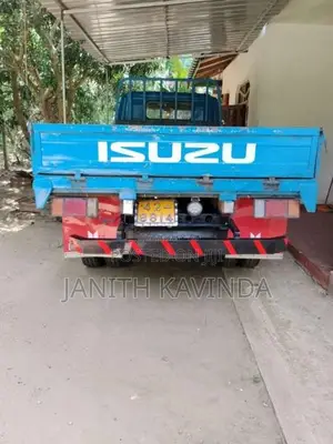 Isuzu NPR 1987 Lorry (Used)