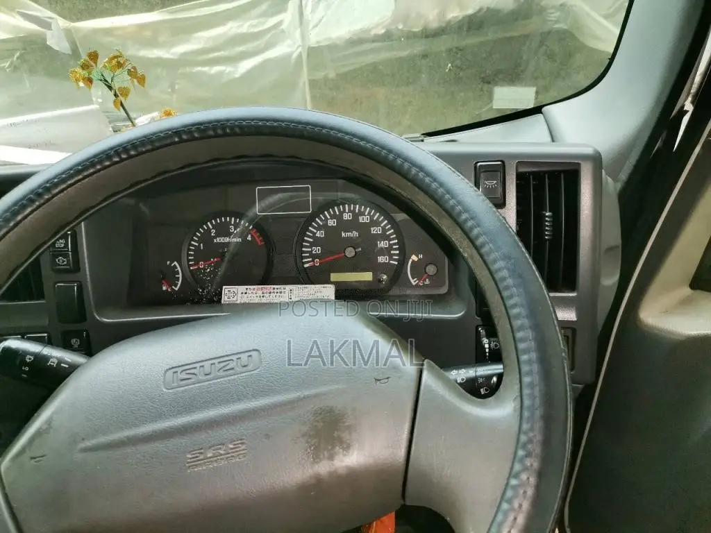 Isuzu ELF 2011 Lorry (Used)