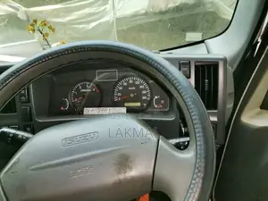 Isuzu ELF 2011 Lorry (Used)