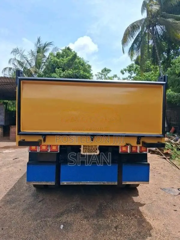 Ashok-Leyland Leyland Tipper 2011 Lorry (Used)