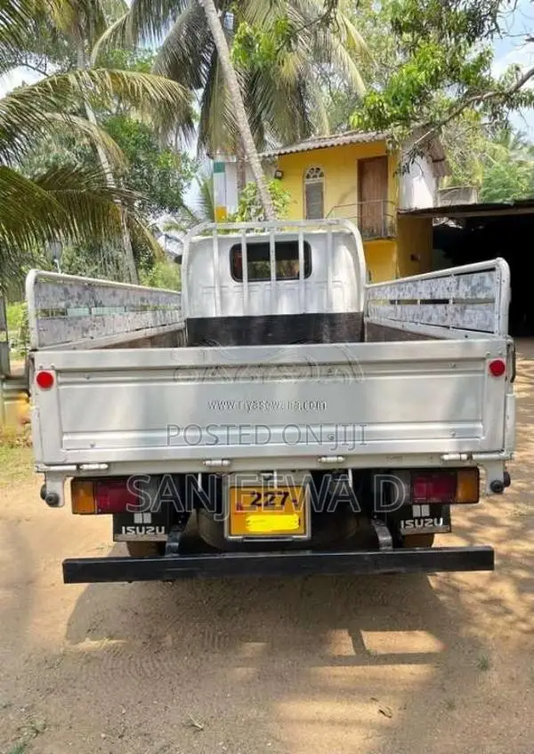 Isuzu ELF 1994 Lorry (Used)