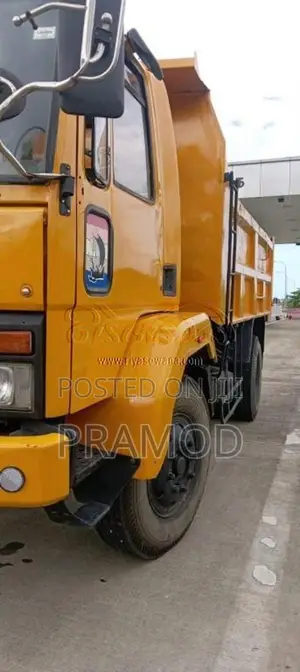 Ashok-Leyland Tipper 2010 Lorry (Used)