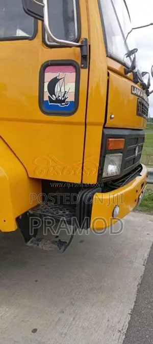 Ashok-Leyland Tipper 2010 Lorry (Used)