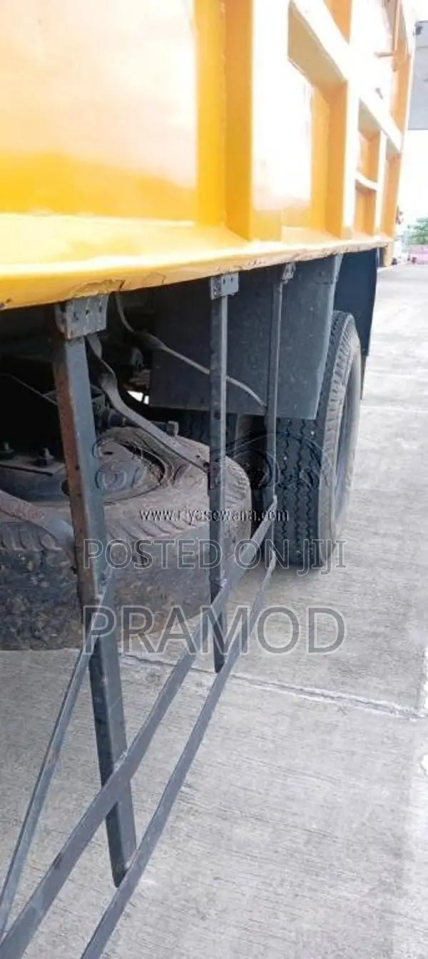 Ashok-Leyland Tipper 2010 Lorry (Used)