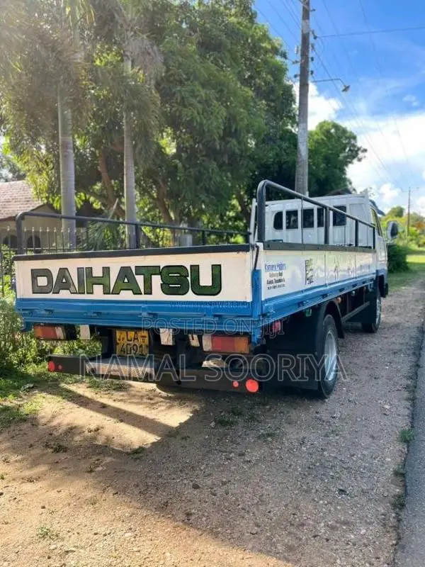 Daihatsu Daihatsu 2005 Lorry (Used)