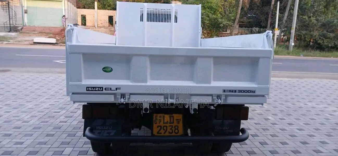 Isuzu Tipper 2002 Lorry (Used)