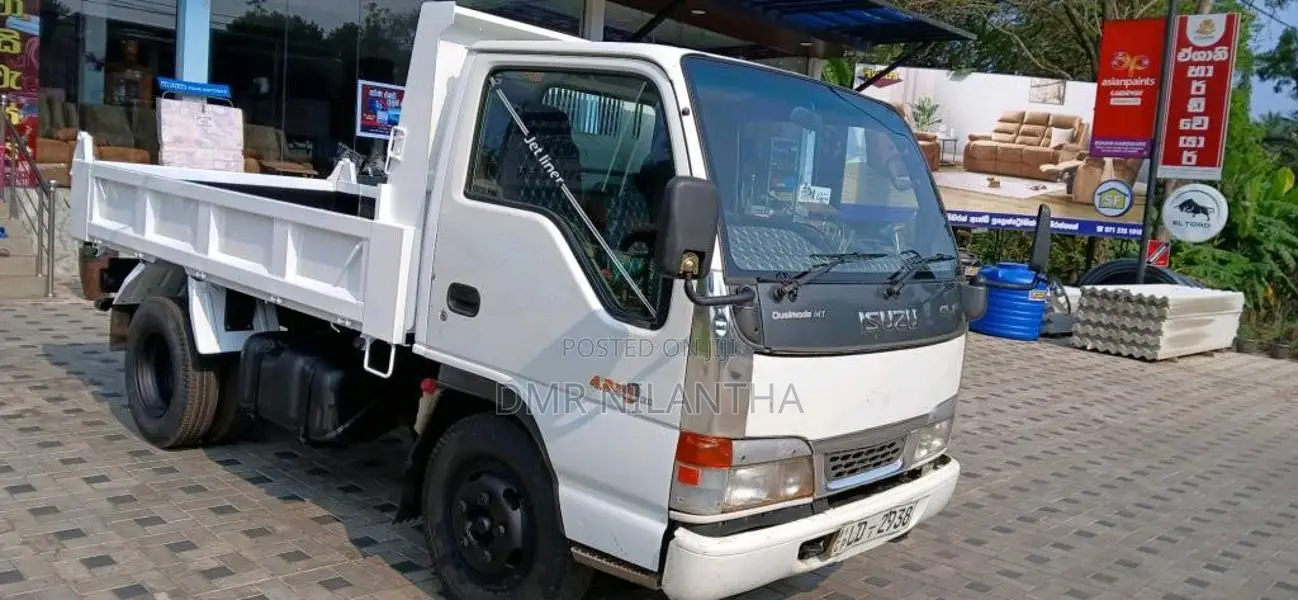 Isuzu Tipper 2002 Lorry (Used)