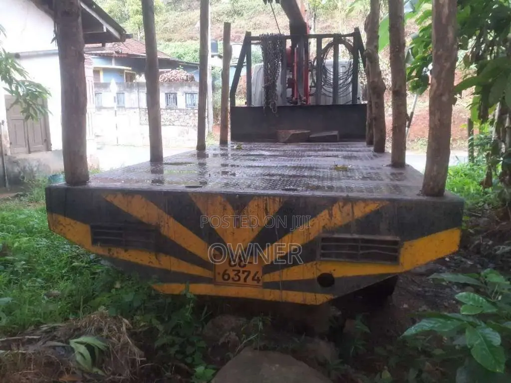Mitsubishi Boom 1995 Lorry (Used)
