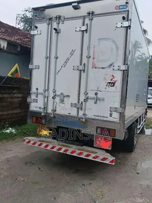 Isuzu Freezer 2011 Lorry (Used)