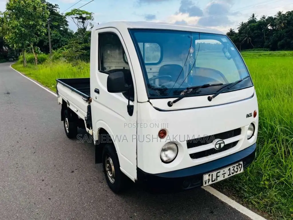 Tata Dimo Batta 2003 Lorry (Used)