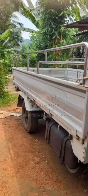 Isuzu ELF 1987 Lorry (Used)