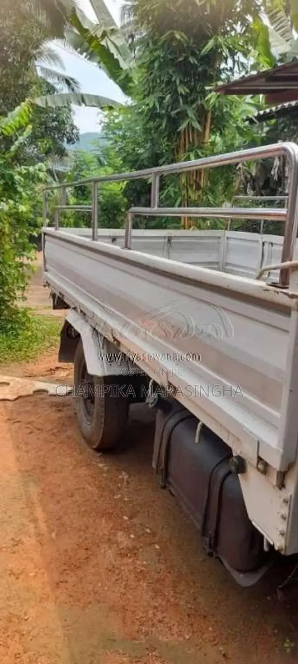 Isuzu ELF 1987 Lorry (Used)