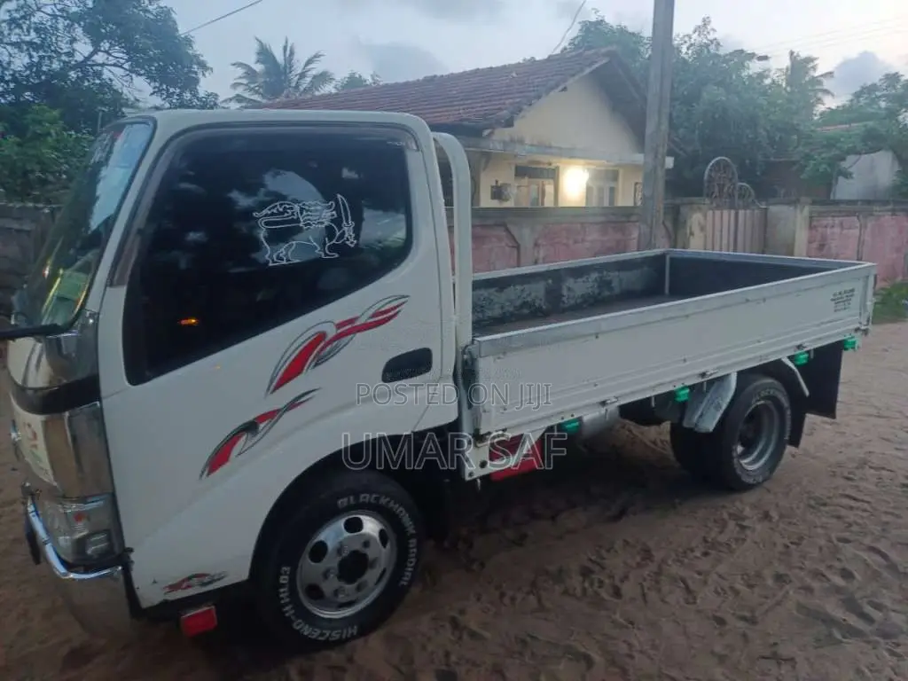 Toyota Dyna 2010 Lorry (Used)