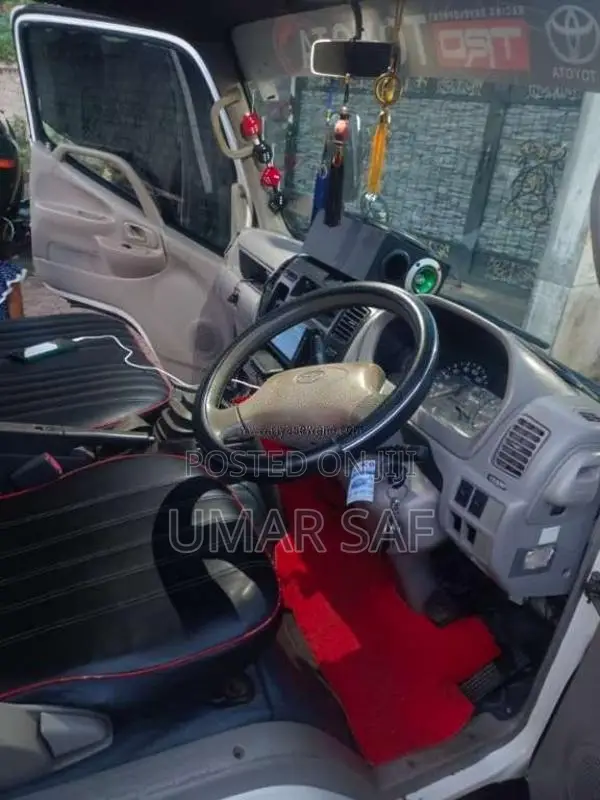 Toyota Dyna 2010 Lorry (Used)
