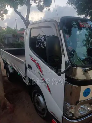 Toyota Dyna 2010 Lorry (Used)